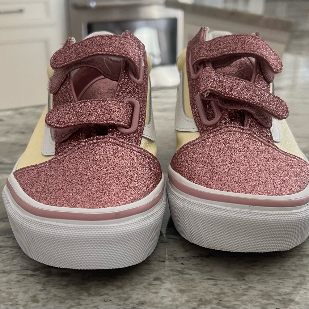 Girls Vans size 3.5 NEW CONDITION!